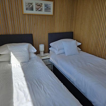 Beautiful Apartment With Private Pool Near Tenby Kilgetty Esterno foto