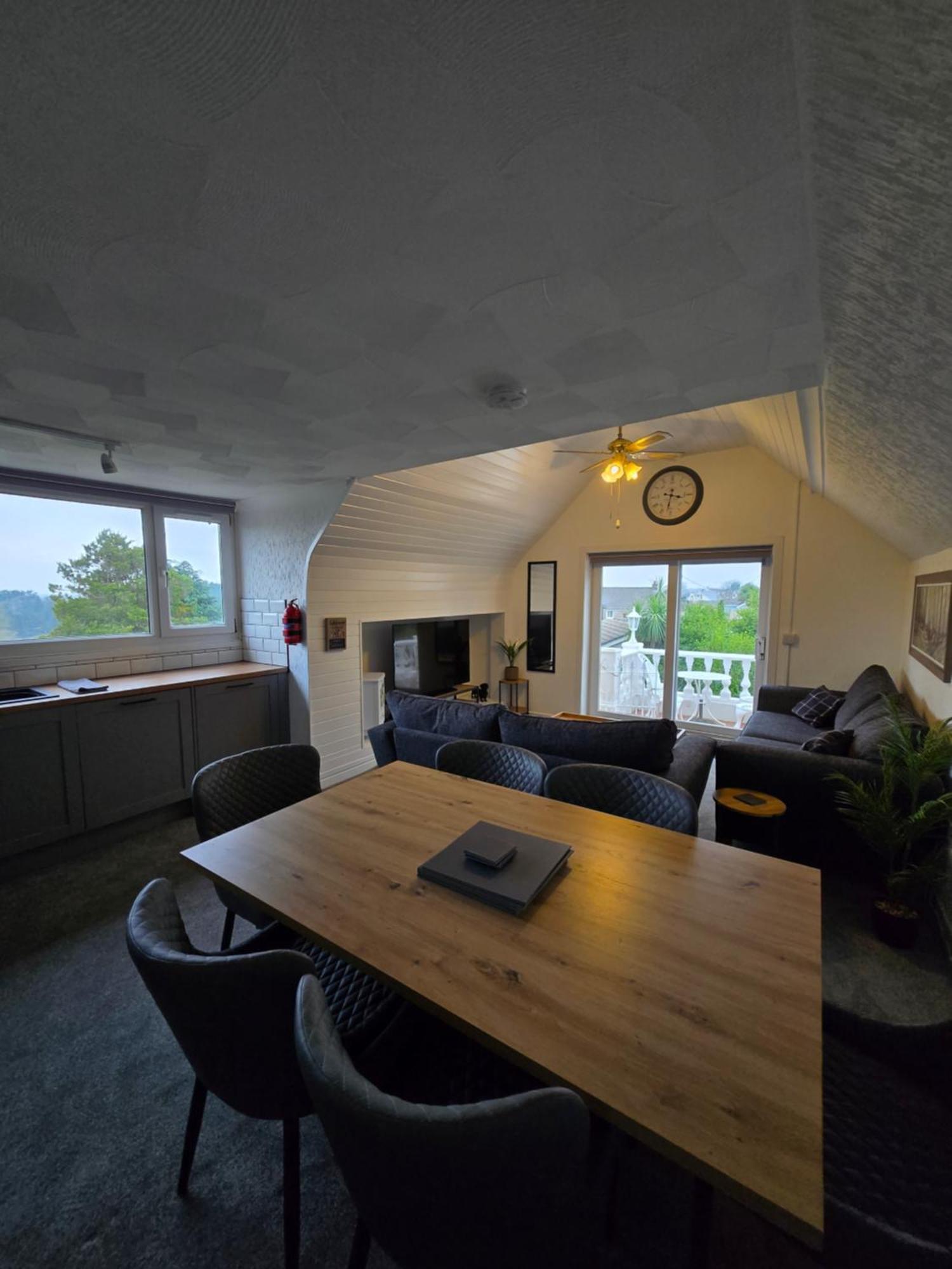 Beautiful Apartment With Private Pool Near Tenby Kilgetty Esterno foto